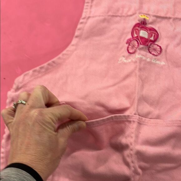 William Sonoma Fairytale Pink Apron with Princess Embroidered Carriage - Picture 4 of 12